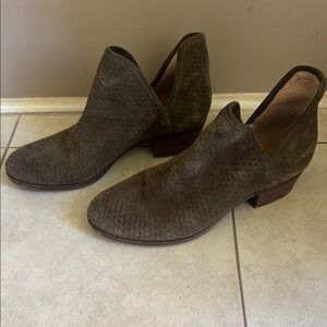 Lucky Brand Baley Women's Suede Ankle Boots—Size 9M